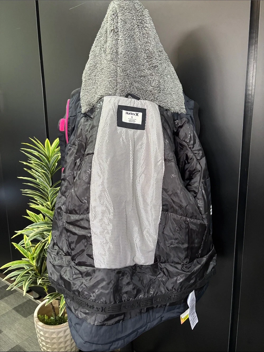 Hurley Phantom Snowboard coat,hood,powder skirt,heat mesh,cold seal,water resist